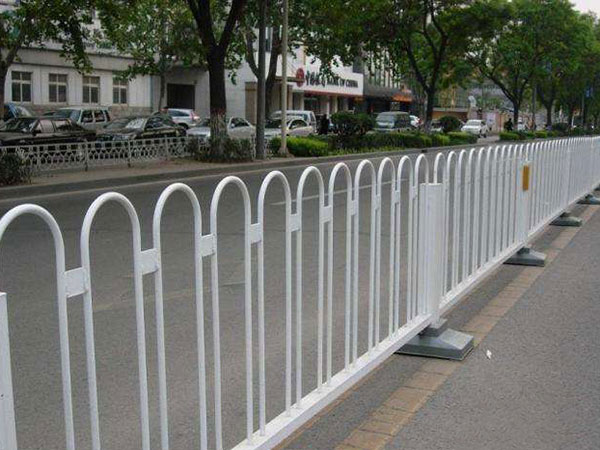 道路護(hù)欄網(wǎng)的介紹和使用